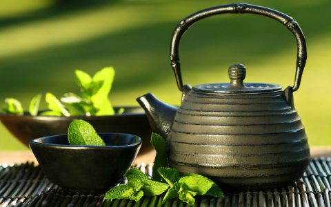 菊花茶有哪些功效与作用？菊花茶喝多了有毒吗？